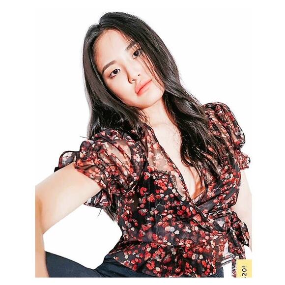 LULUS Signature Style Black Floral Print Sheer Ruffled Wrap Top ~ Womens Size XS - Picture 3 of 7